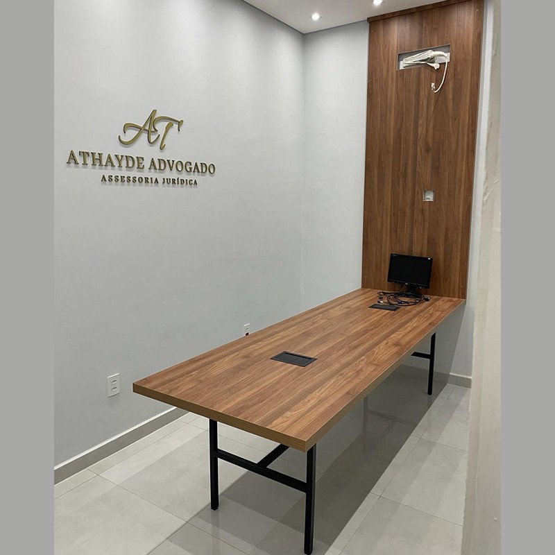 Mesa de reuni�o com painel para tv